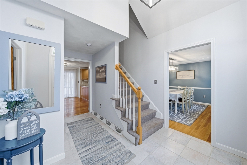 35 Buena Vista Dr, Attleboro, MA Photo #3