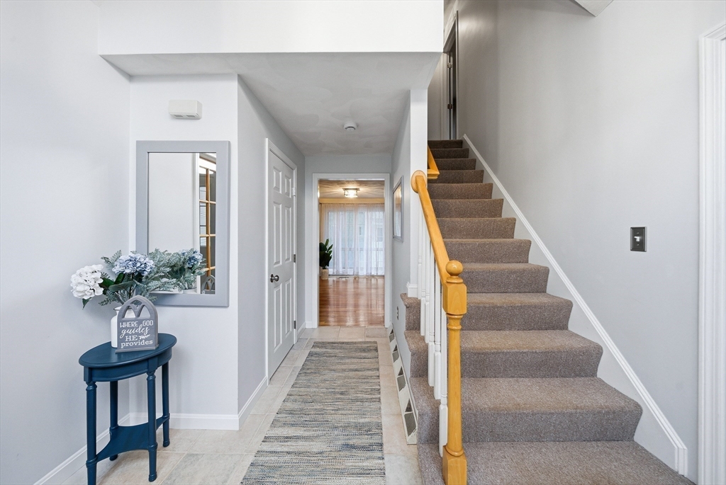 35 Buena Vista Dr, Attleboro, MA Photo #4