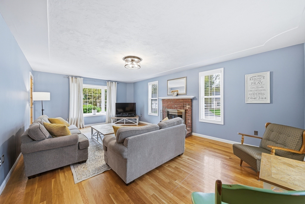 35 Buena Vista Dr, Attleboro, MA Photo #6