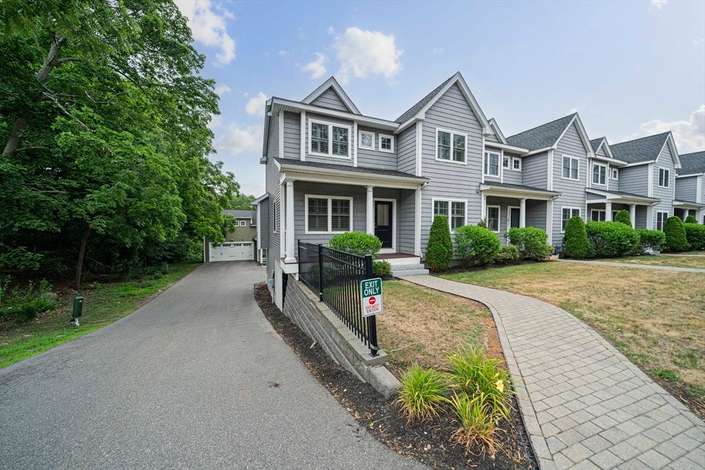 205 Elm St 9