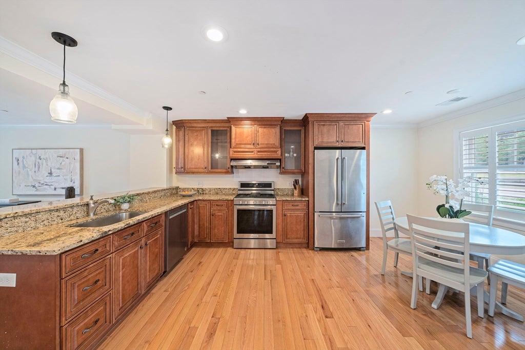 205 Elm St 9