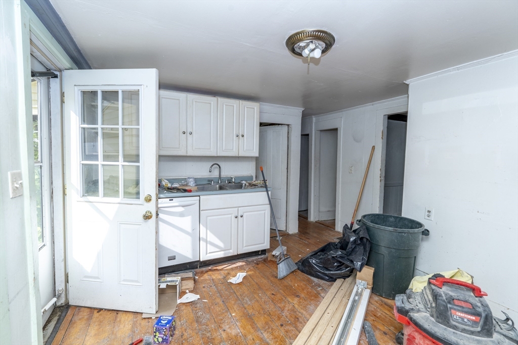 6 Spring St, Amesbury, MA Photo #18