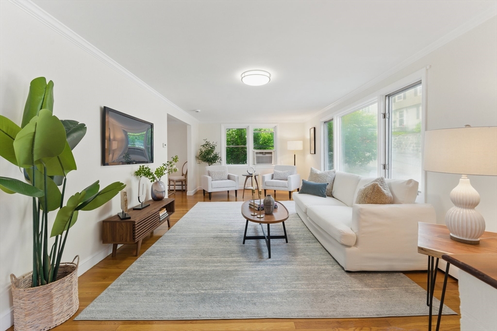 90 Woodland Rd