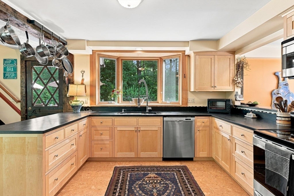 6 Brittany Lane, Easthampton, MA, 6 Brittany Lane, Easthampton, MA Photo #10