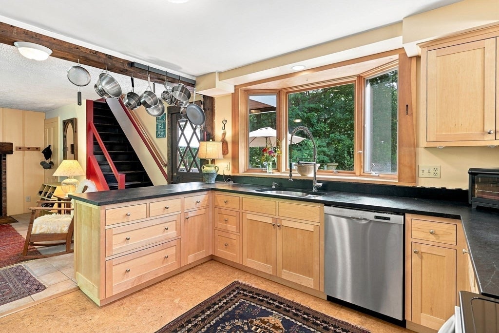6 Brittany Lane, Easthampton, MA, 6 Brittany Lane, Easthampton, MA Photo #12
