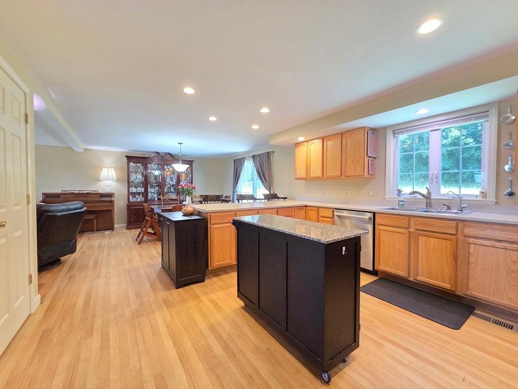 29 Cushing Rd, Webster, MA, 29 Cushing Rd, Webster, MA Photo #9