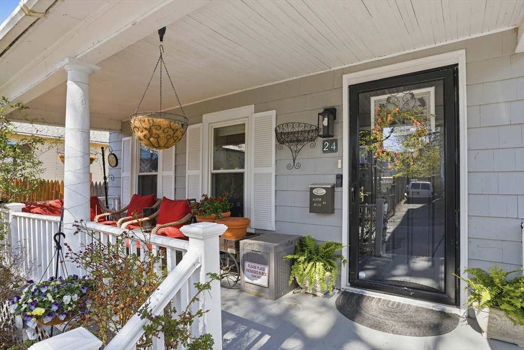 24 Lawrence St