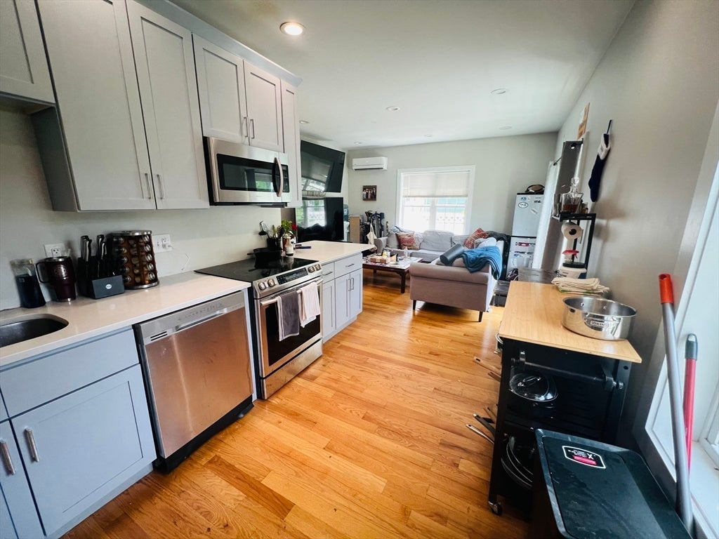 8 W Bellflower St #1, Quincy, MA, 8 W Bellflower St #1, Quincy, MA Photo #3