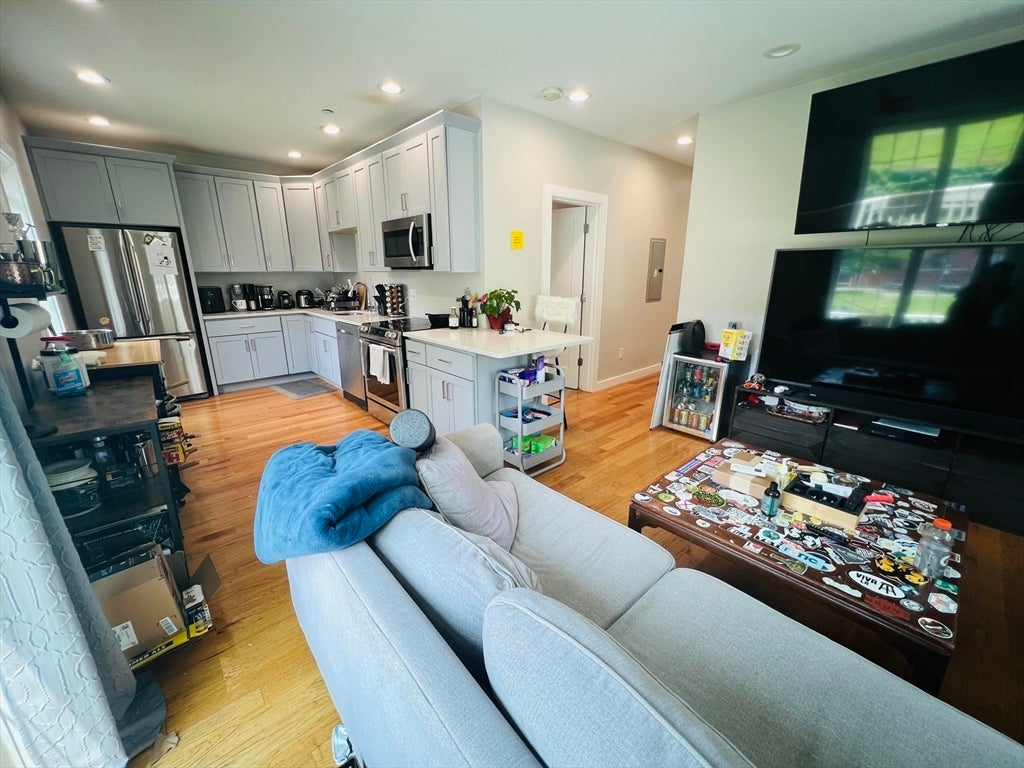 8 W Bellflower St #1, Quincy, MA, 8 W Bellflower St #1, Quincy, MA Photo #4