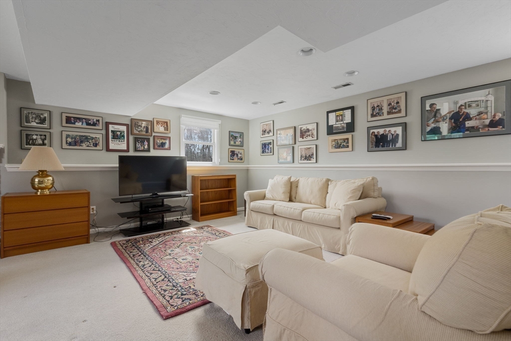 Sharon, Massachusetts 02067, United States, 3 Bedrooms Bedrooms, ,3 BathroomsBathrooms,Residential,Pending,105540