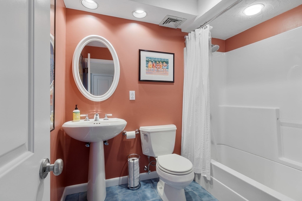 Sharon, Massachusetts 02067, United States, 3 Bedrooms Bedrooms, ,3 BathroomsBathrooms,Residential,Pending,105540