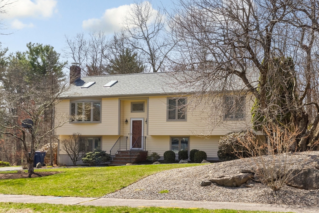 Sharon, Massachusetts 02067, United States, 3 Bedrooms Bedrooms, ,3 BathroomsBathrooms,Residential,Pending,105540