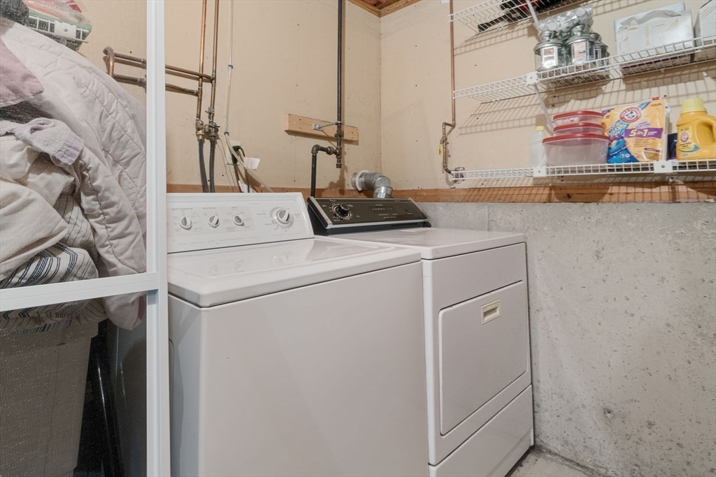 Sharon, Massachusetts 02067, United States, 3 Bedrooms Bedrooms, ,3 BathroomsBathrooms,Residential,Pending,105540