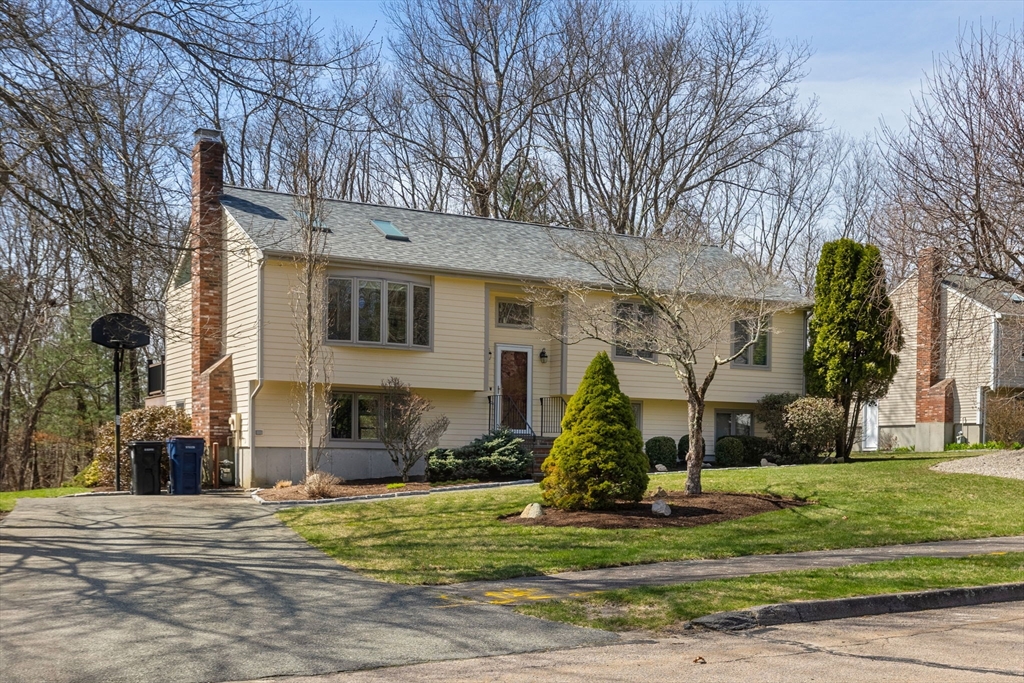 Sharon, Massachusetts 02067, United States, 3 Bedrooms Bedrooms, ,3 BathroomsBathrooms,Residential,Pending,105540