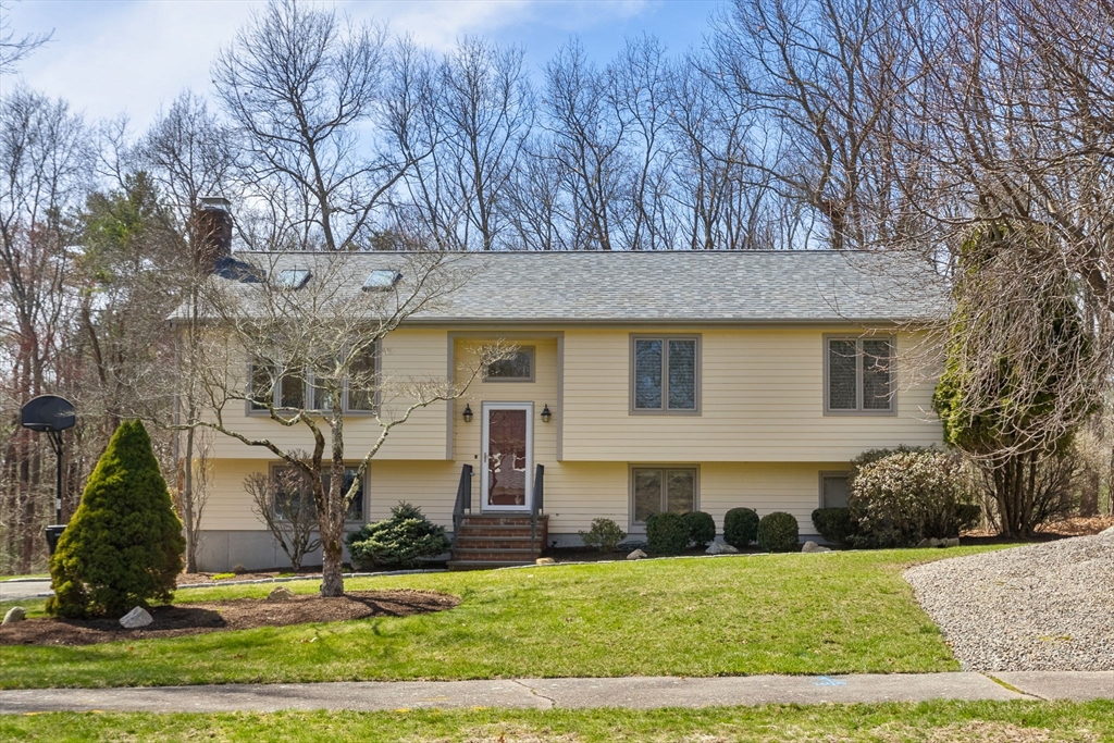 Sharon, Massachusetts 02067, United States, 3 Bedrooms Bedrooms, ,3 BathroomsBathrooms,Residential,Pending,105540