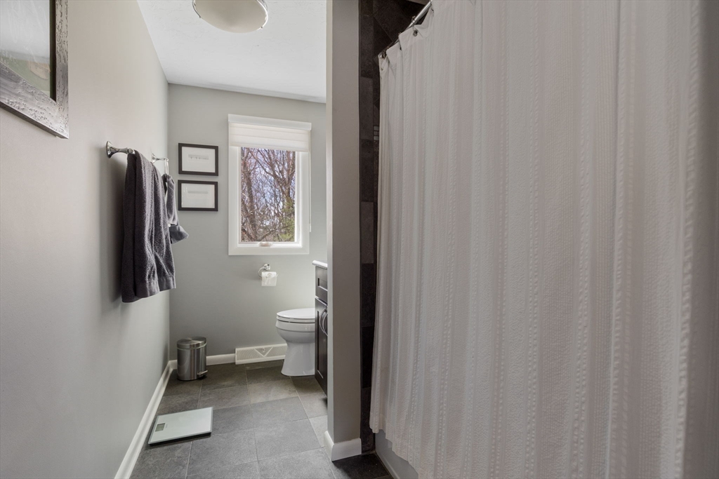 Sharon, Massachusetts 02067, United States, 3 Bedrooms Bedrooms, ,3 BathroomsBathrooms,Residential,Pending,105540