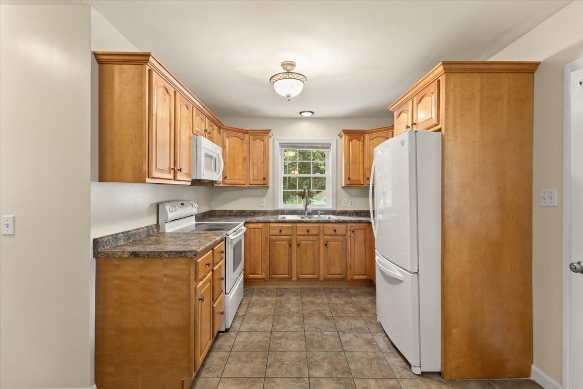 48 Davis St, Taunton, MA, 48 Davis St, Taunton, MA Photo #14