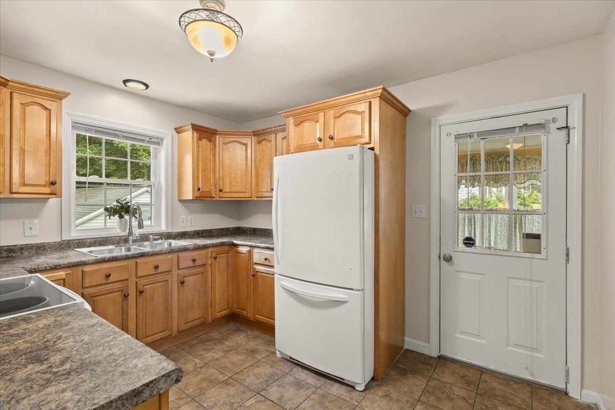48 Davis St, Taunton, MA, 48 Davis St, Taunton, MA Photo #13