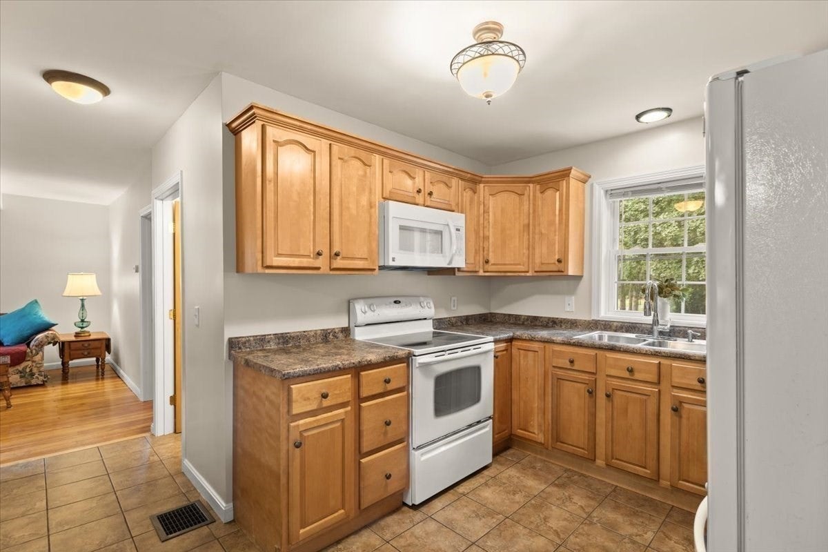48 Davis St, Taunton, MA, 48 Davis St, Taunton, MA Photo #15