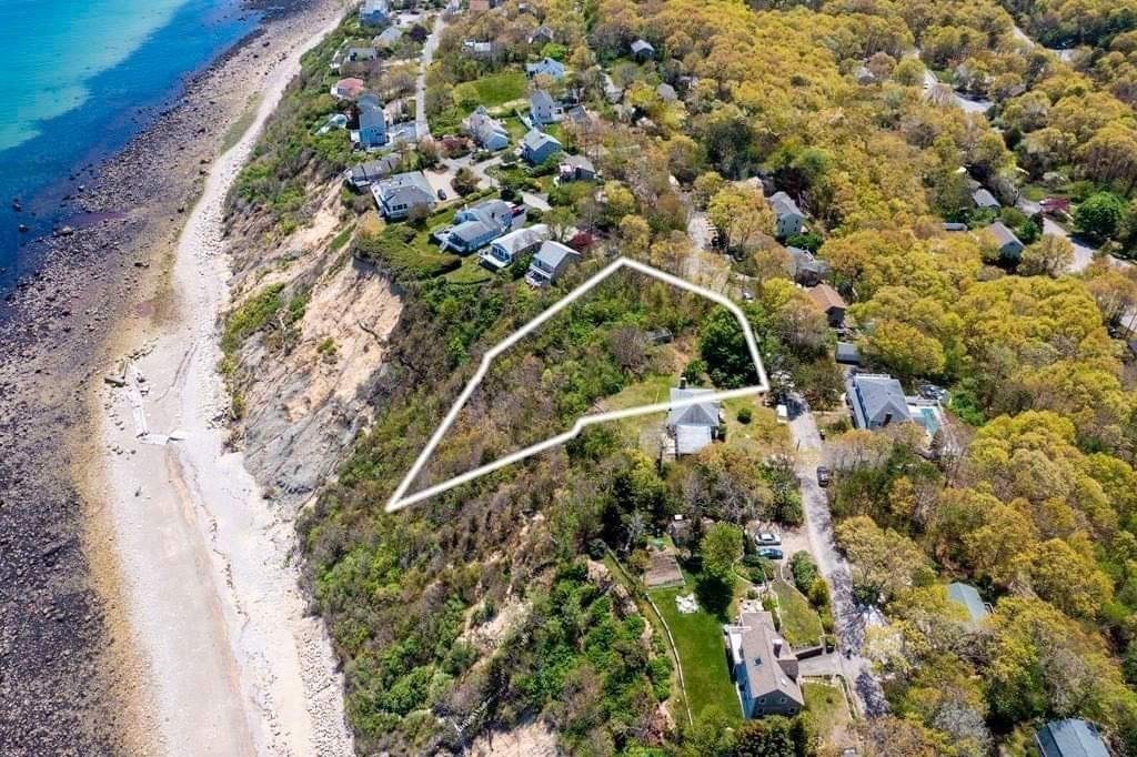 32 Shore Dr