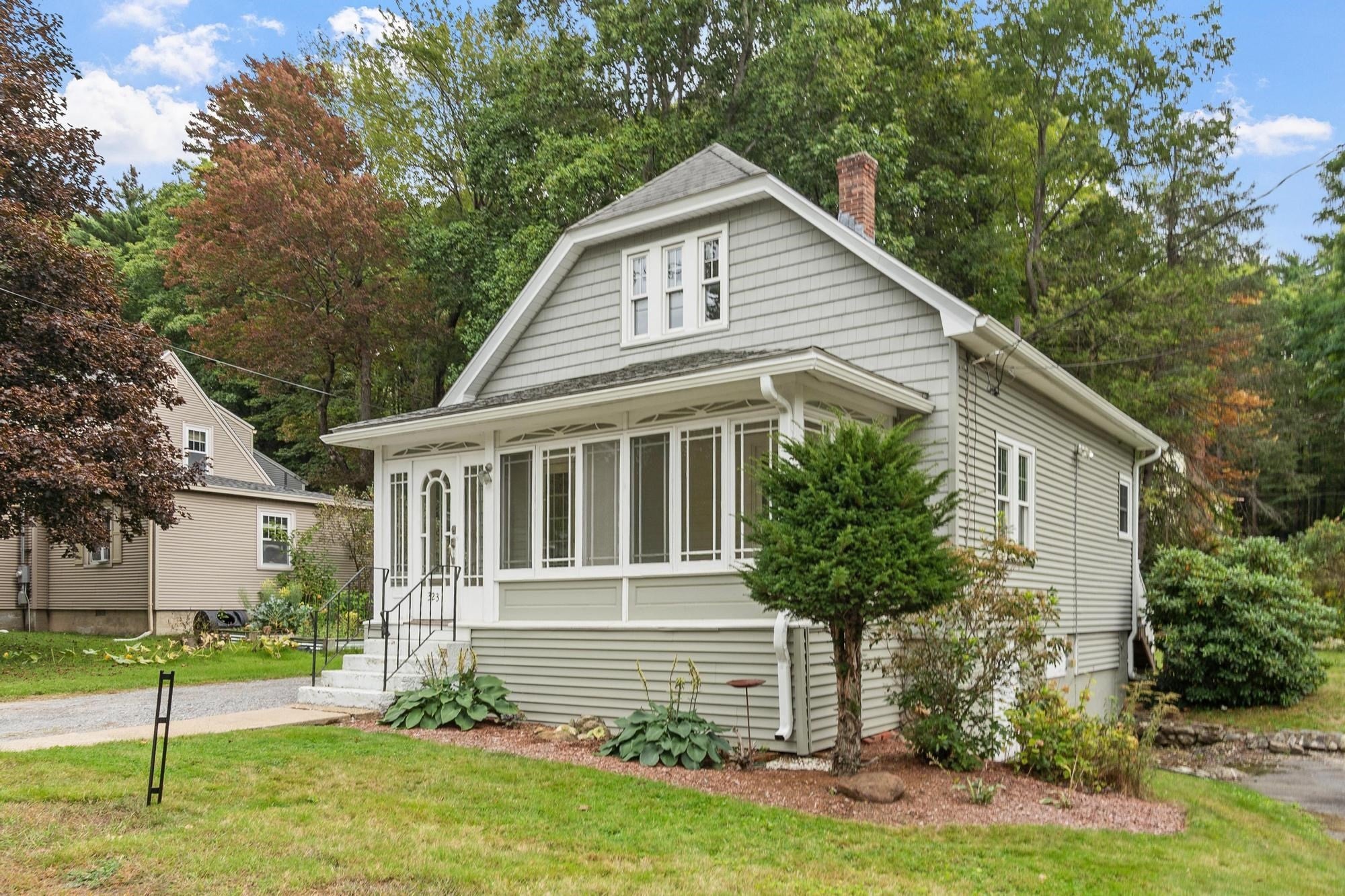 323 Pearl St