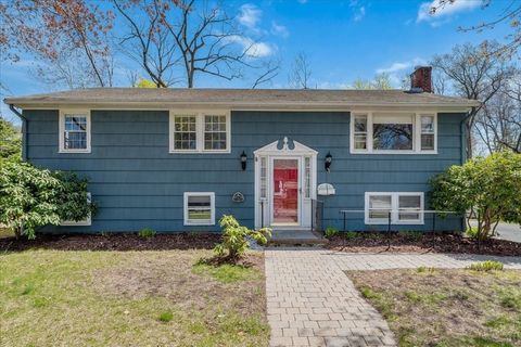 4 Del Prete Dr Hingham MA 02043