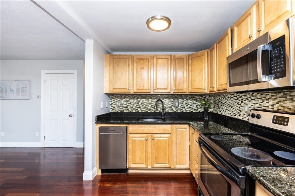 191 Commercial St 302