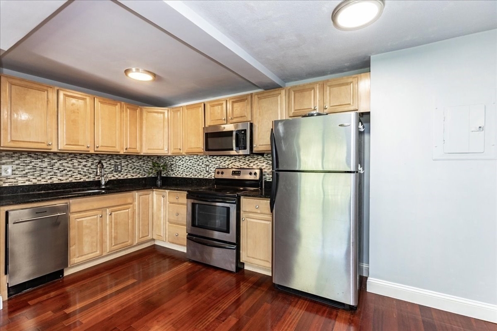 191 Commercial St 302