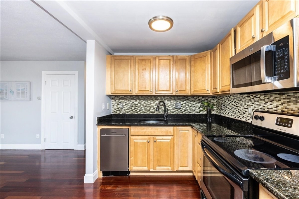 191 Commercial St 302