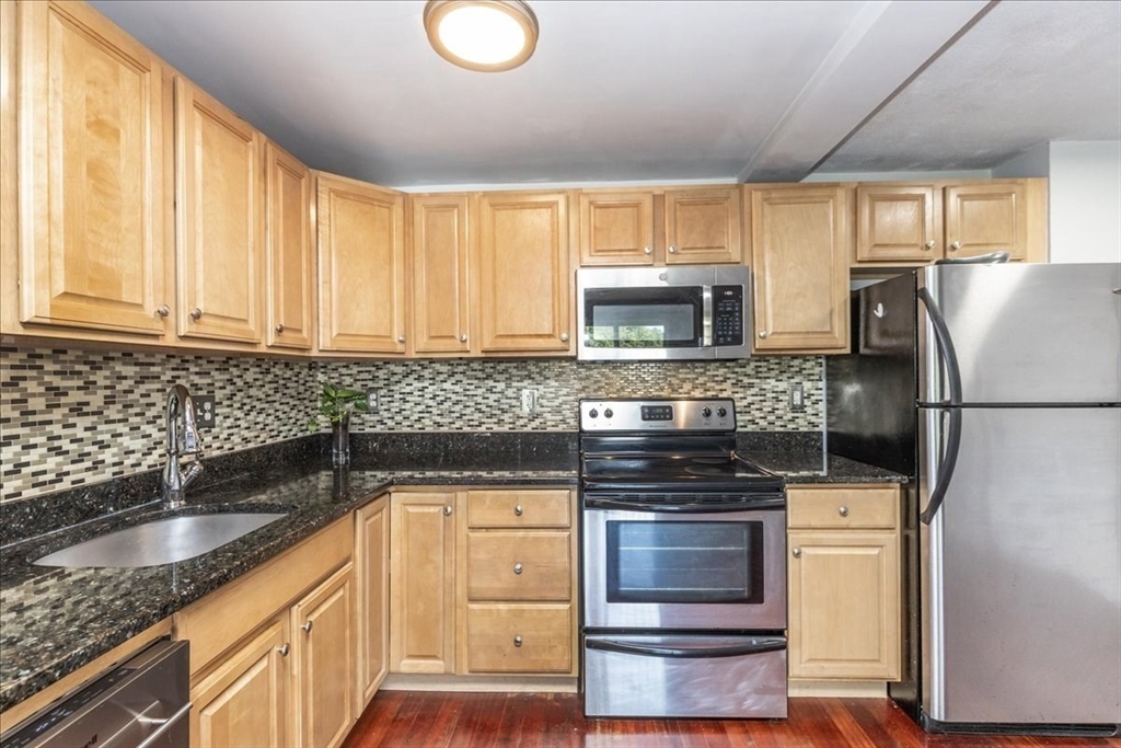 191 Commercial St 302