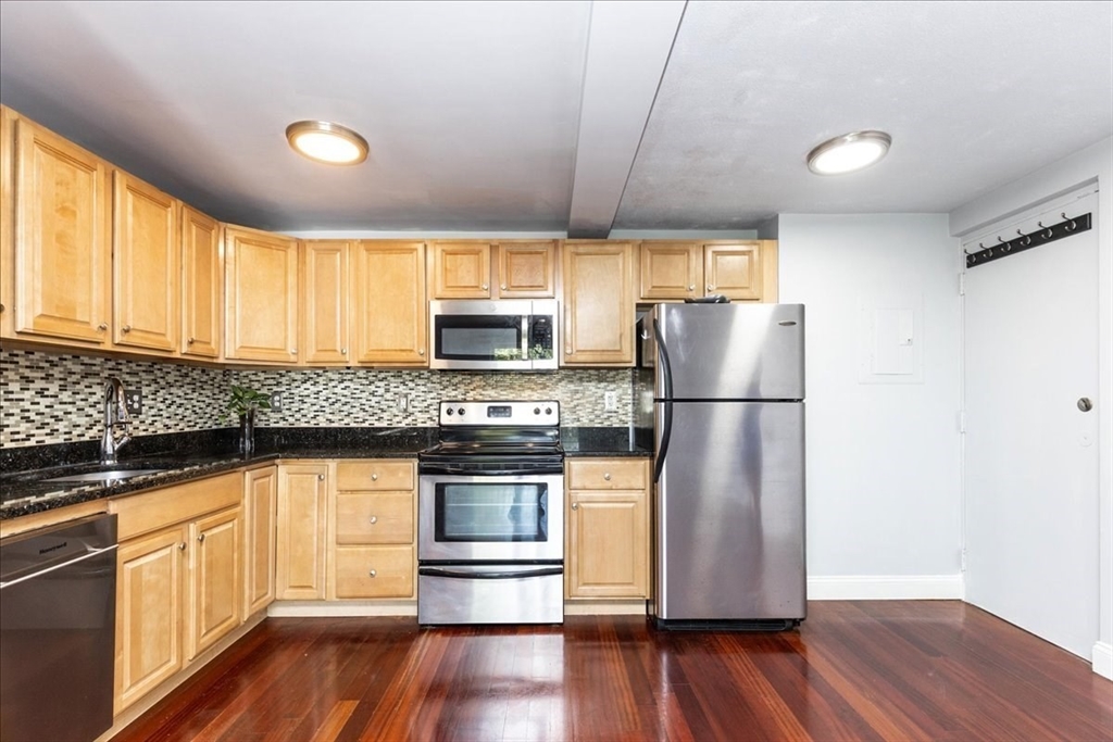 191 Commercial St 302