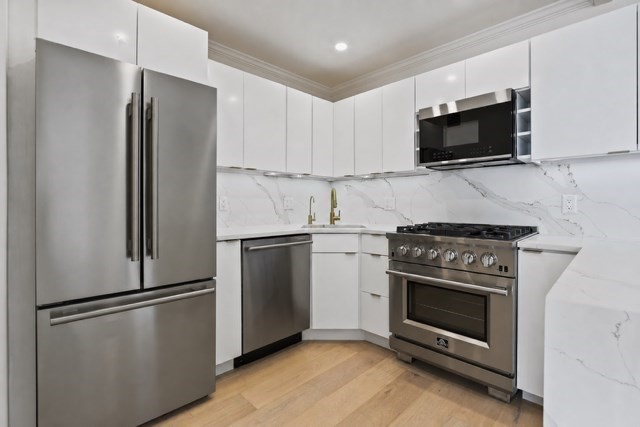 85 E India Row 36D