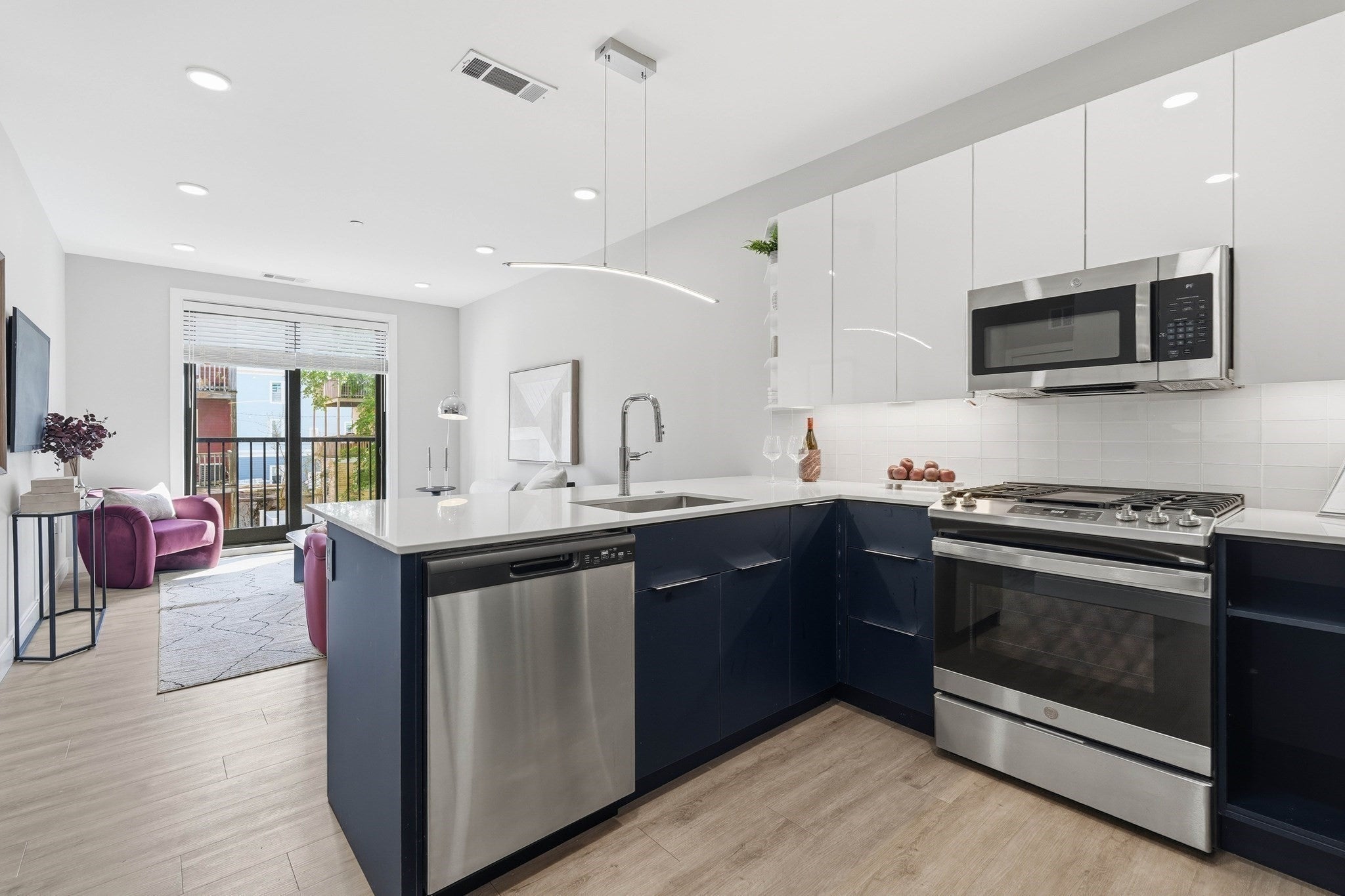 656 Saratoga St 206, Boston MA 02128