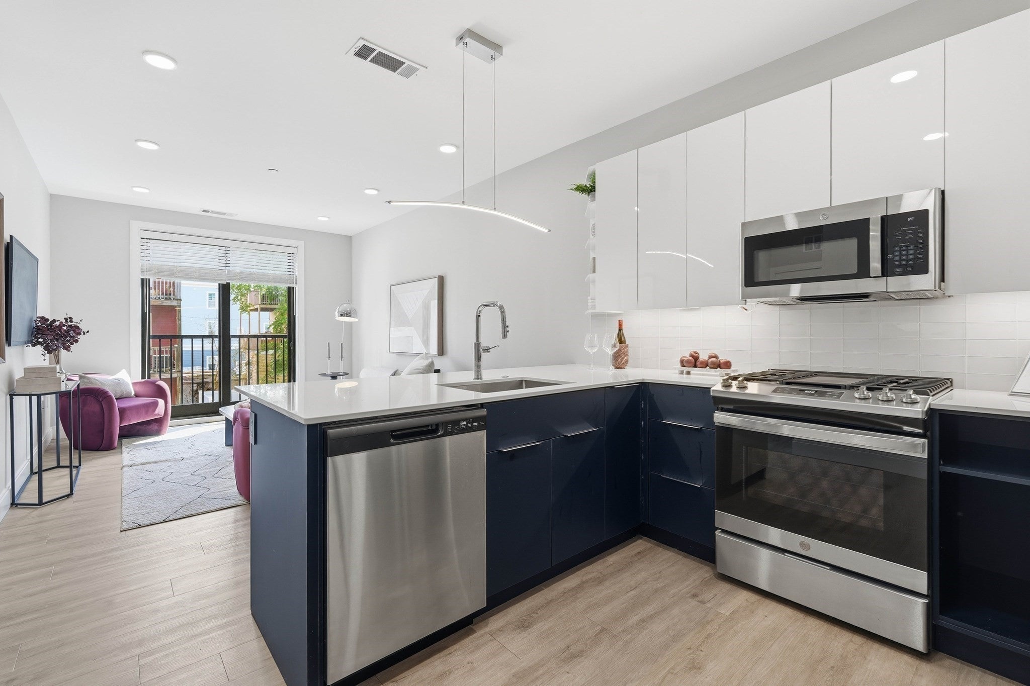 Photo of 656 Saratoga St, Boston, MA