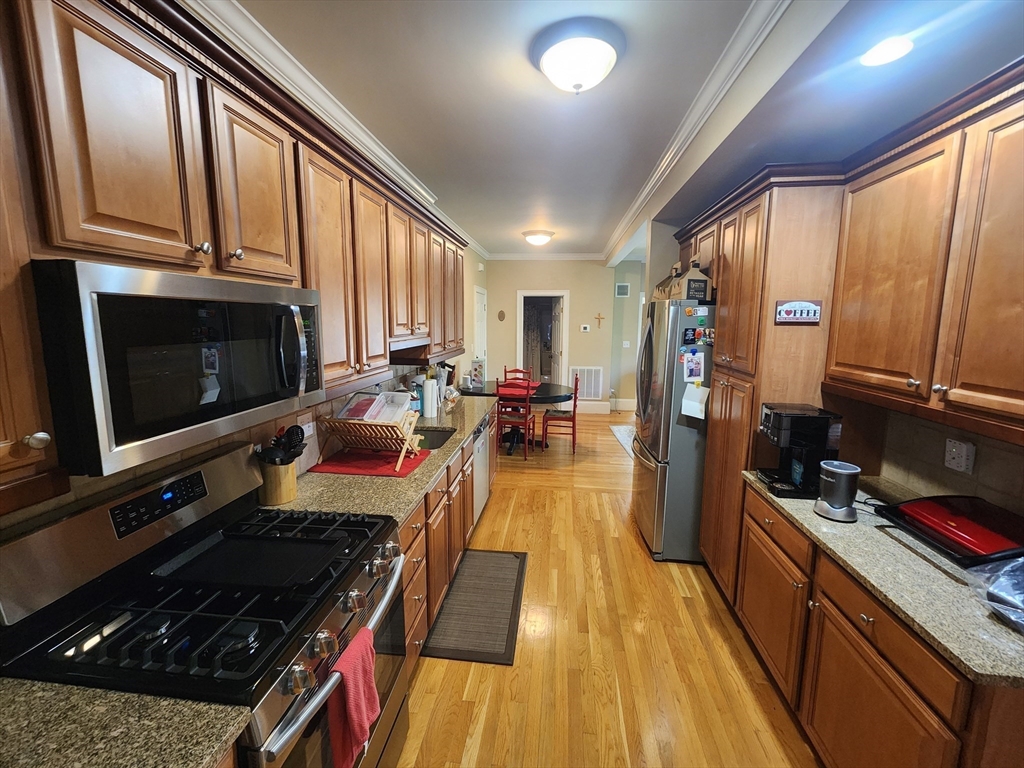 206 Adams St 3