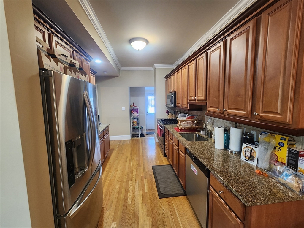 206 Adams St 3