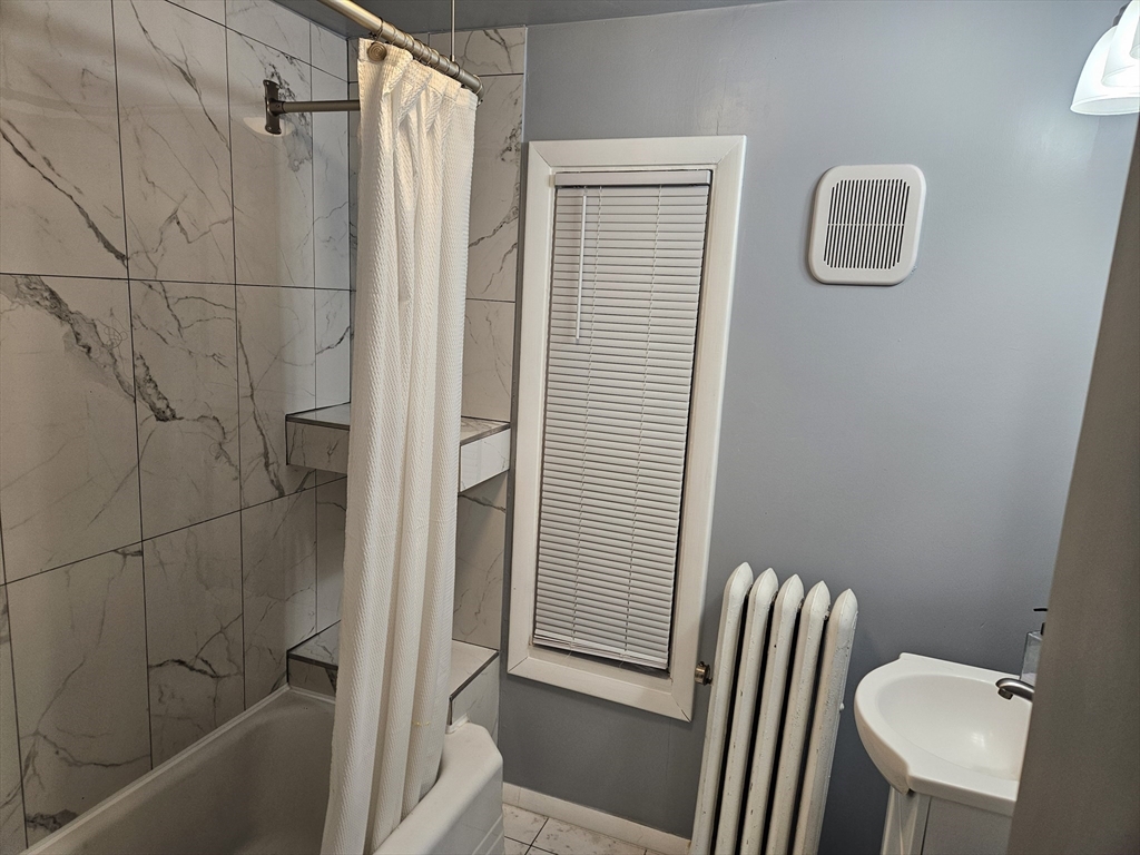 Framingham, Massachusetts 01702, United States, 2 Bedrooms Bedrooms, ,1 BathroomBathrooms,Residential,Active,82761