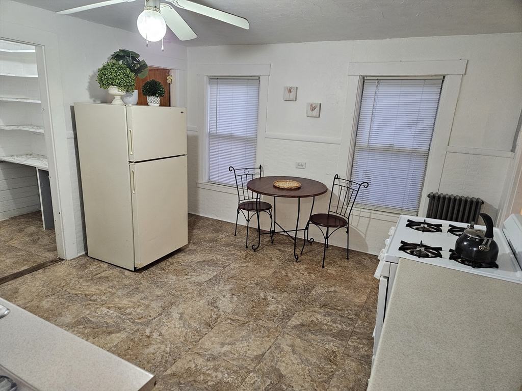 Framingham, Massachusetts 01702, United States, 2 Bedrooms Bedrooms, ,1 BathroomBathrooms,Residential,Active,82761