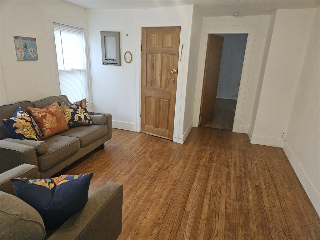 Framingham, Massachusetts 01702, United States, 2 Bedrooms Bedrooms, ,1 BathroomBathrooms,Residential,Active,82761