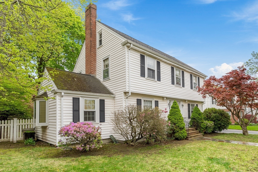 Photo of 12 Vinewood Rd, Milton, MA
