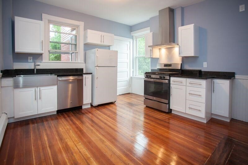 Click for 200 Harvard St #2, Cambridge, MA slideshow