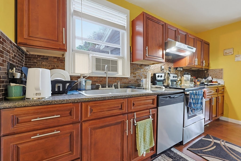 141 Otis ST, Westfield, MA Photo #28