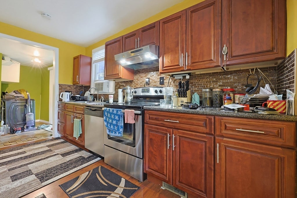 141 Otis ST, Westfield, MA Photo #29