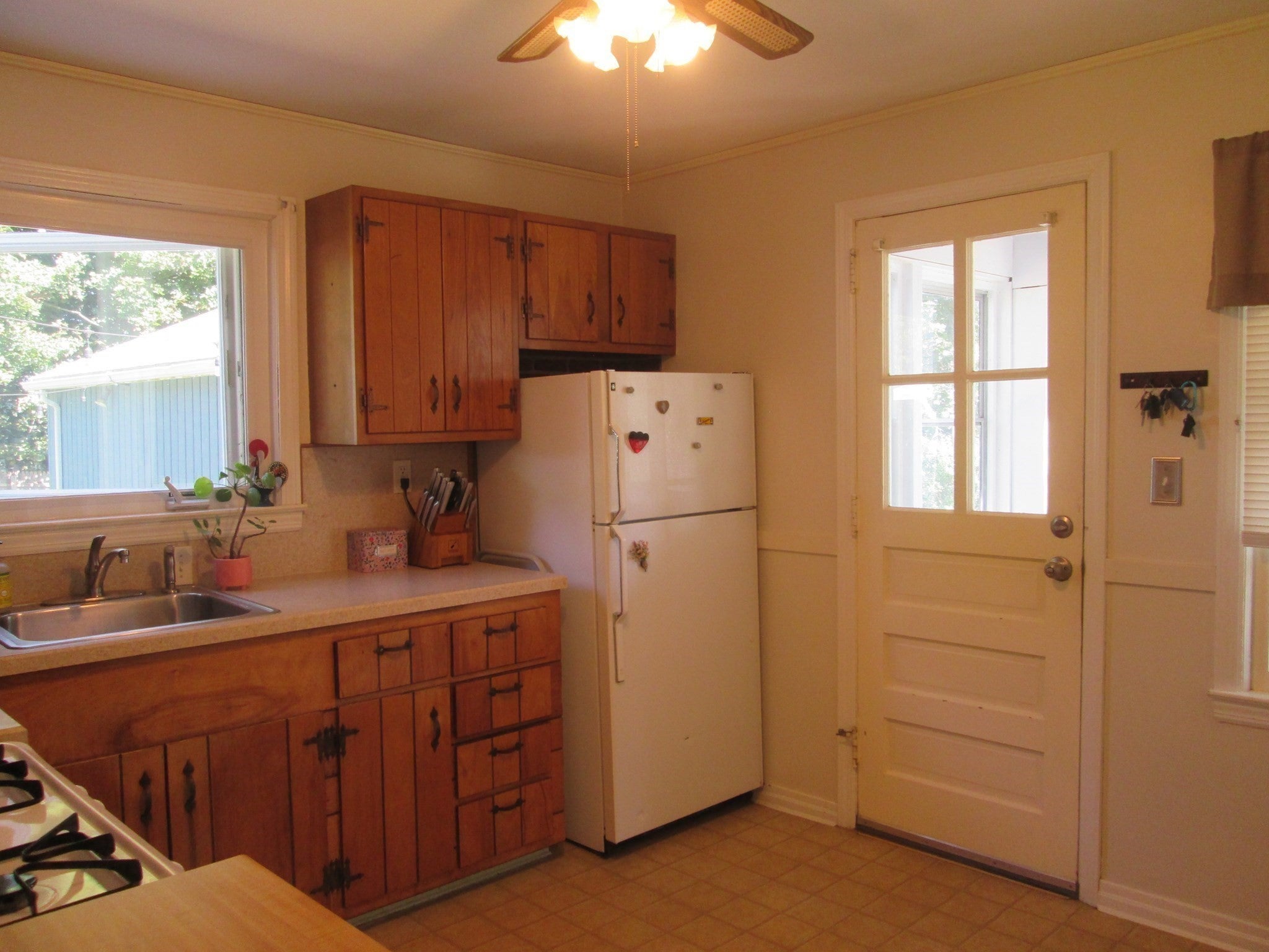 76 Surrey Rd, Springfield, MA Photo #7