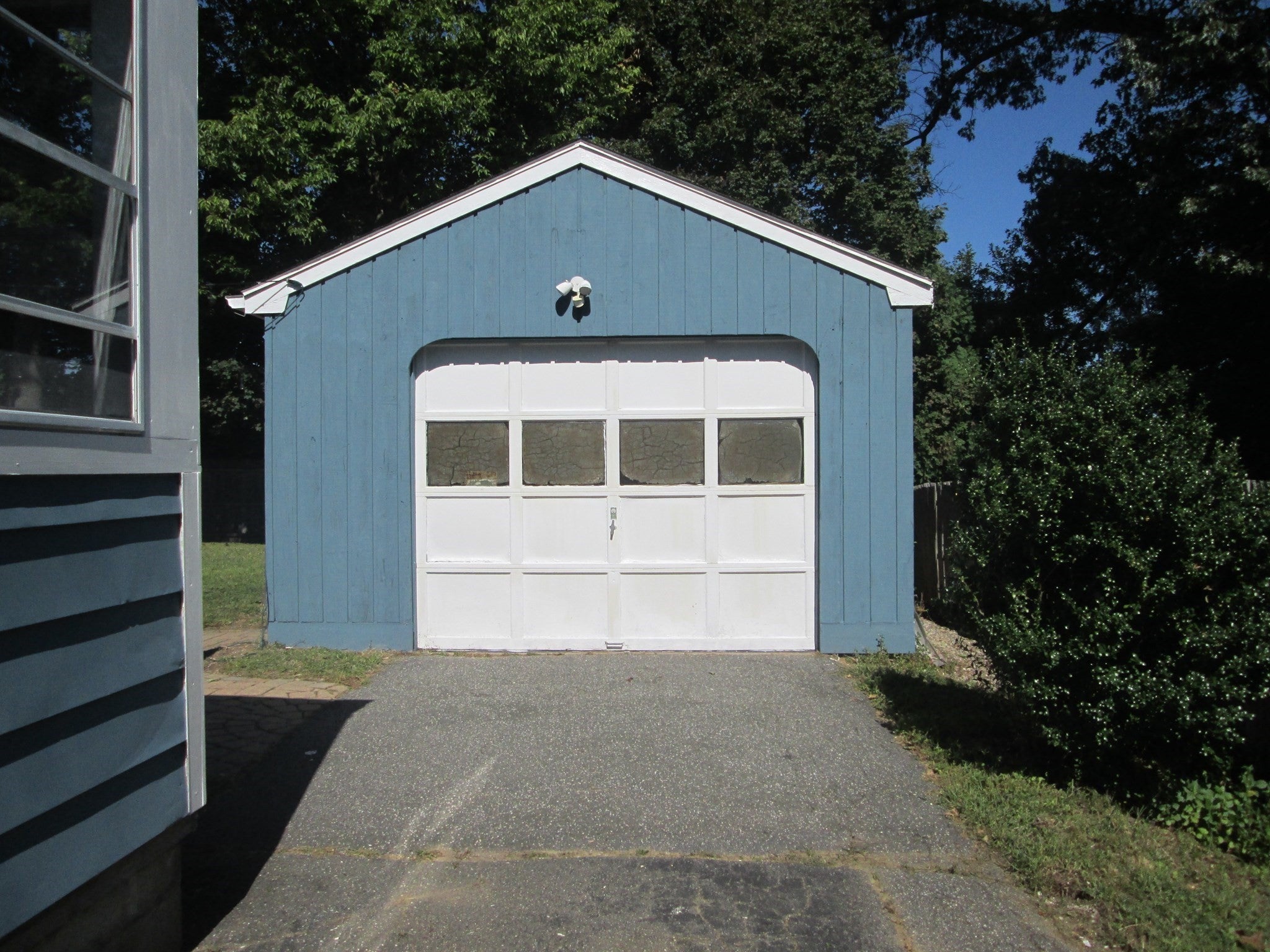76 Surrey Rd, Springfield, MA Photo #3