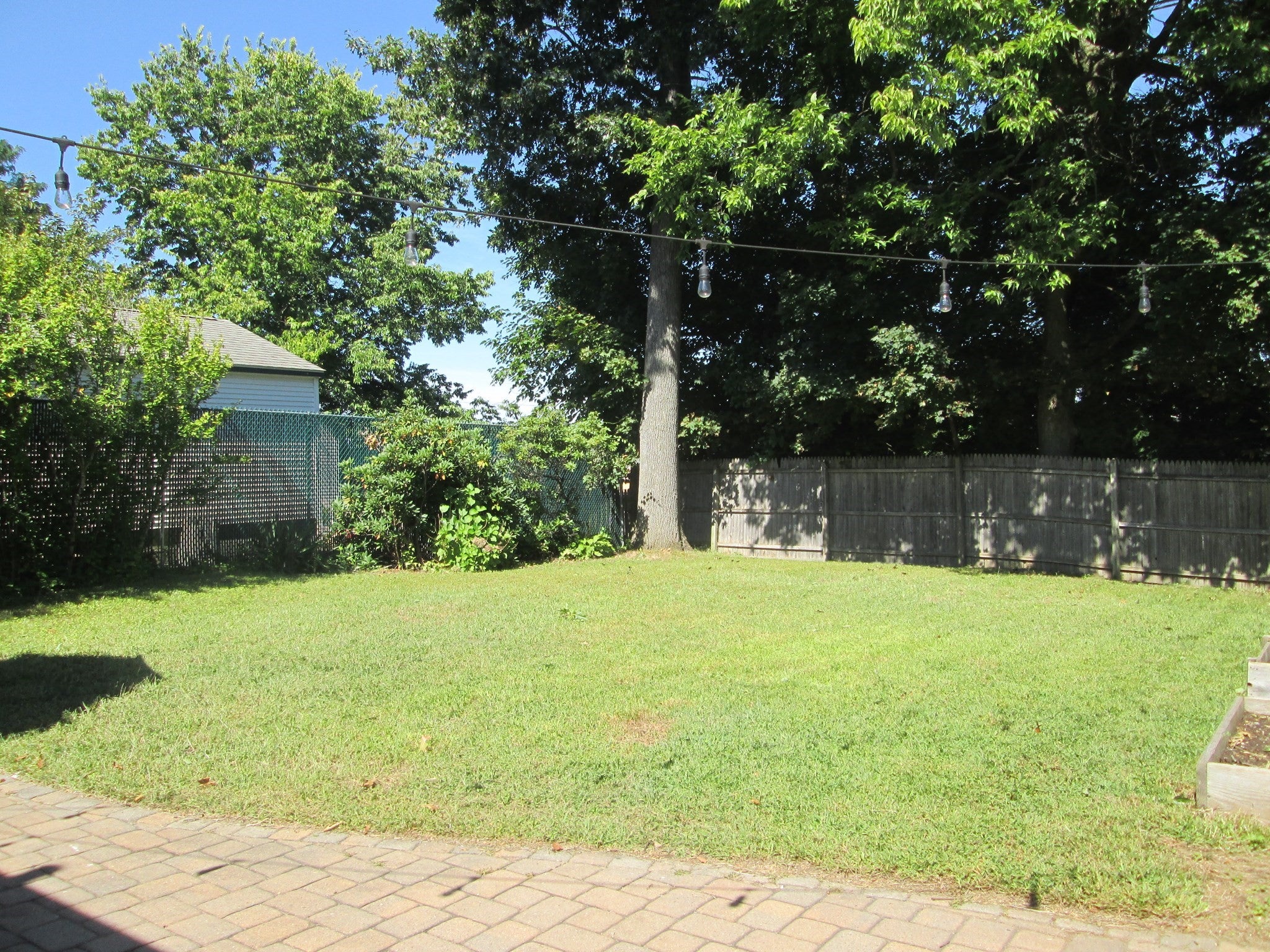 76 Surrey Rd, Springfield, MA Photo #23