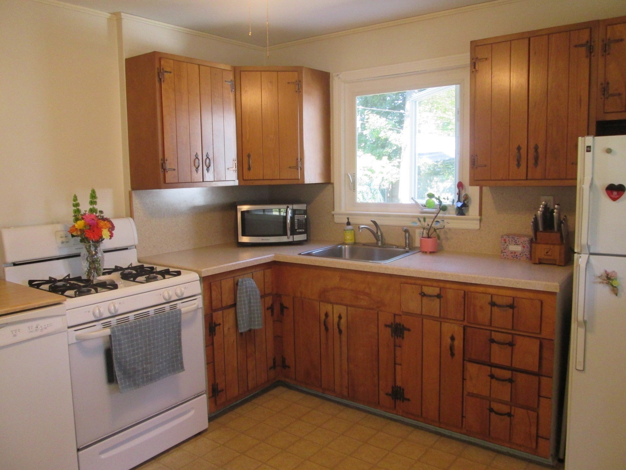 76 Surrey Rd, Springfield, MA Photo #8