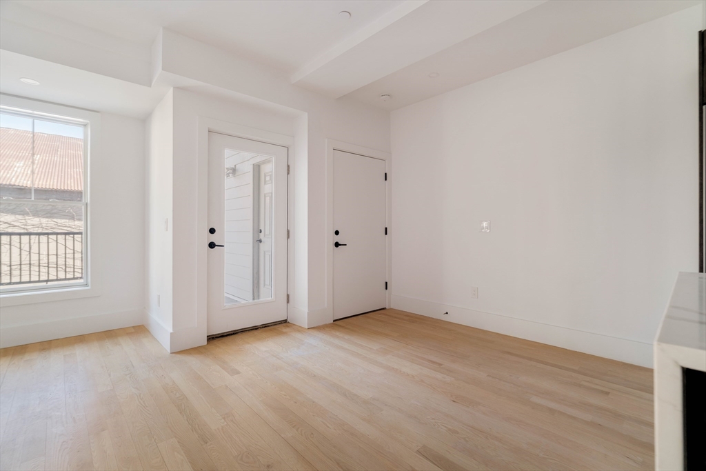 30-32 Condor St #1, Boston, MA Photo #12