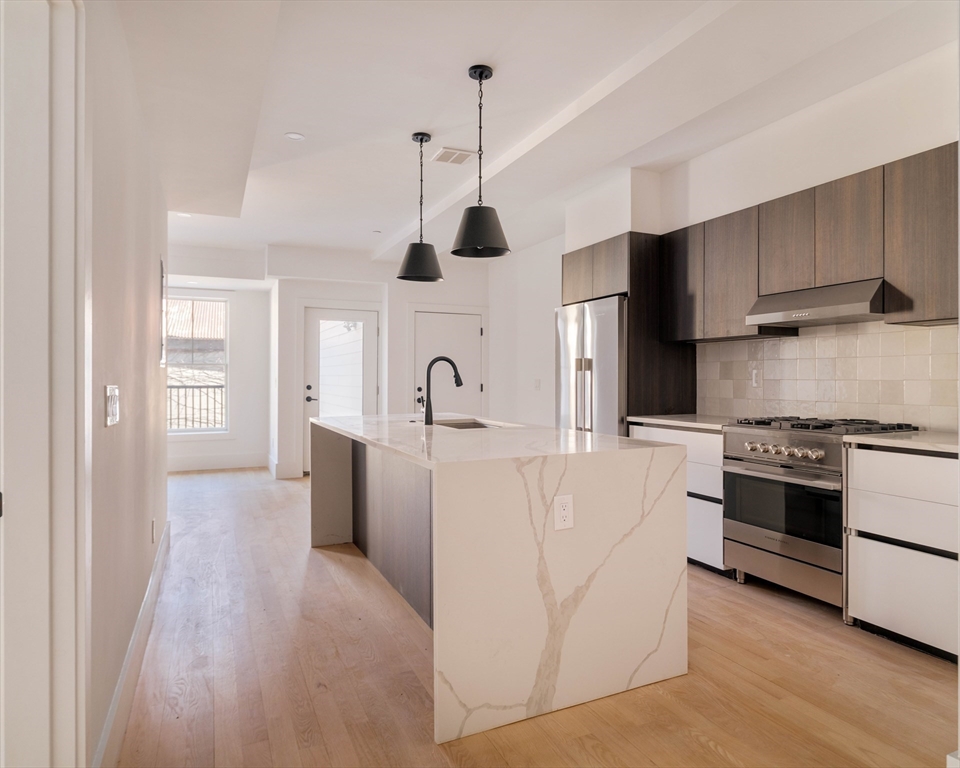 30-32 Condor St #1, Boston, MA Photo #6