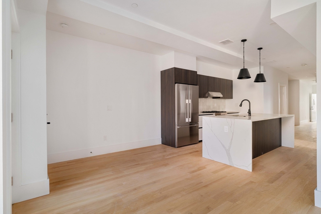 30-32 Condor St #1, Boston, MA Photo #8